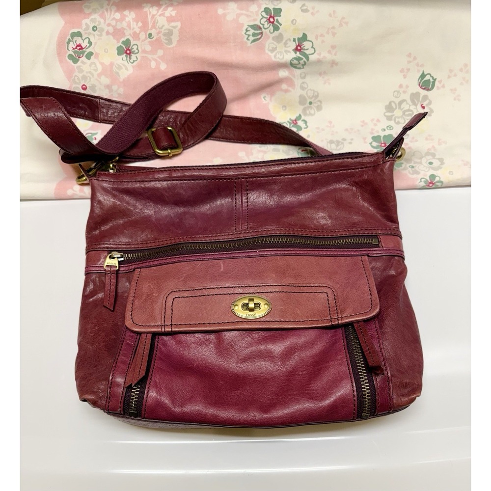 VTG Fossil Stanton Burgundy Leather Crossbody Bag Turn Lock Multi Pocket Adjust